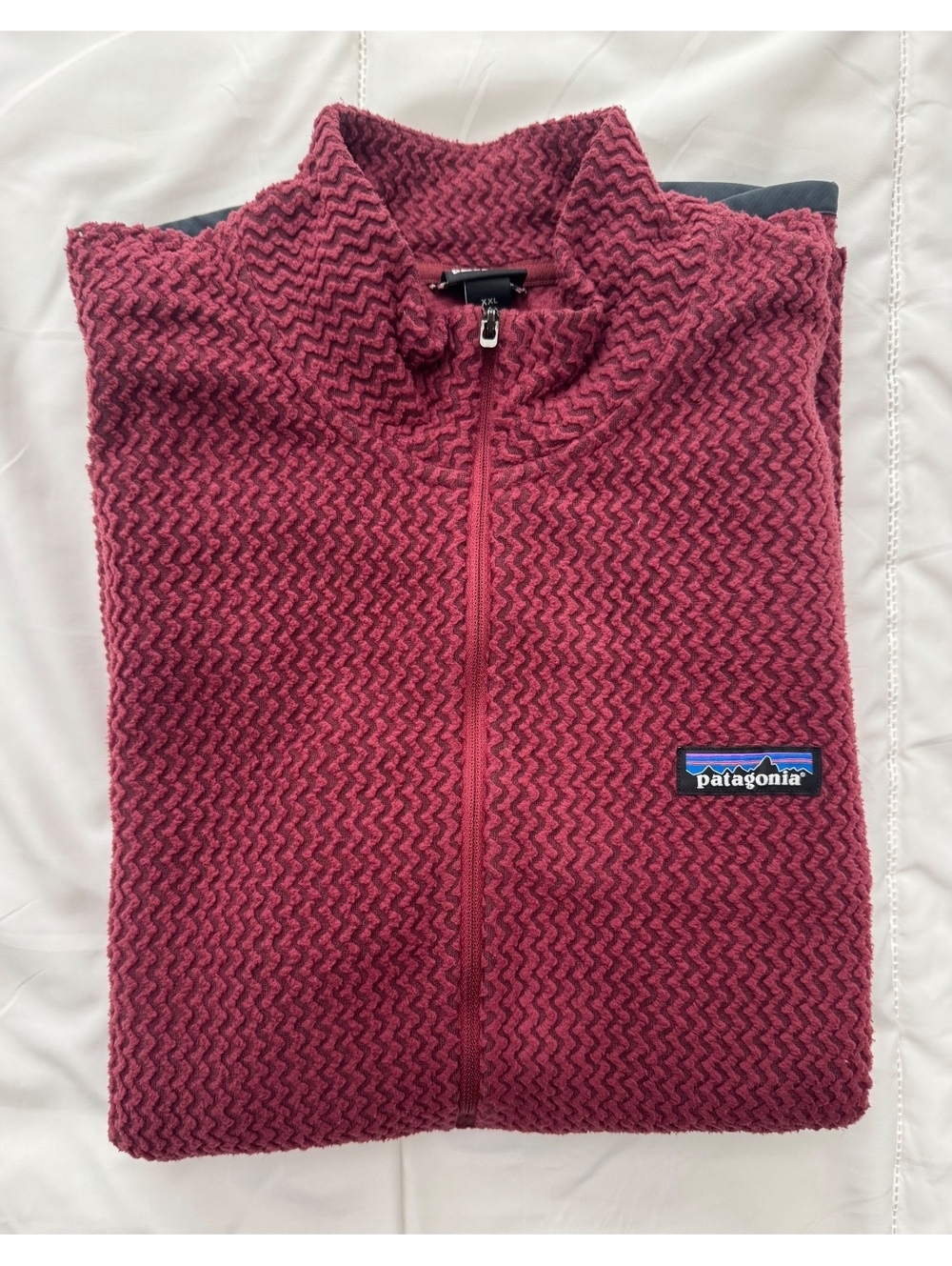 Patagonia R1 Air Zip-Neck fleece featuring a textured zigzag. Size XXL